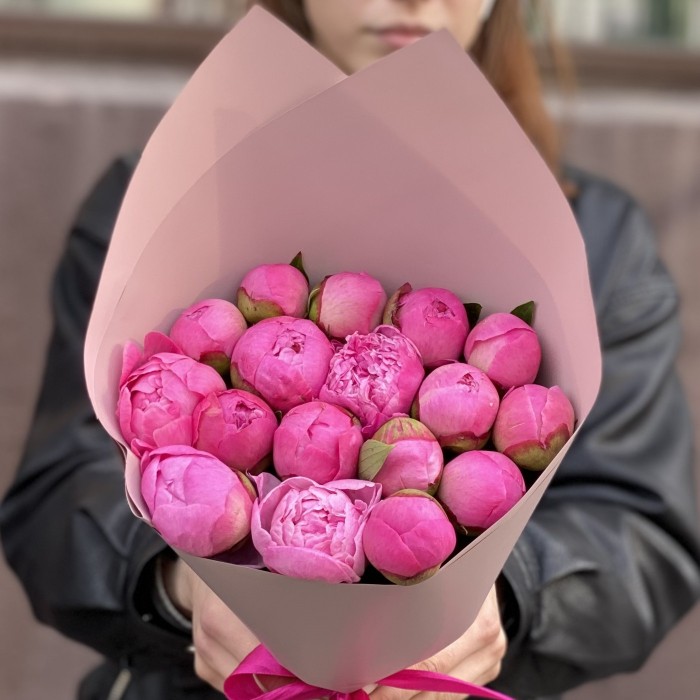 17 розовых пионов Флеминг